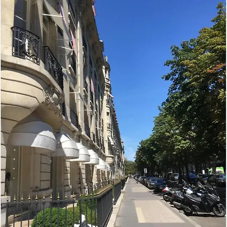 Avenue Montaigne * Paris