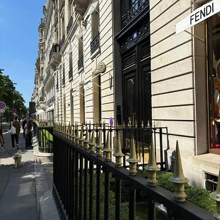 Avenue Montaigne * Paris