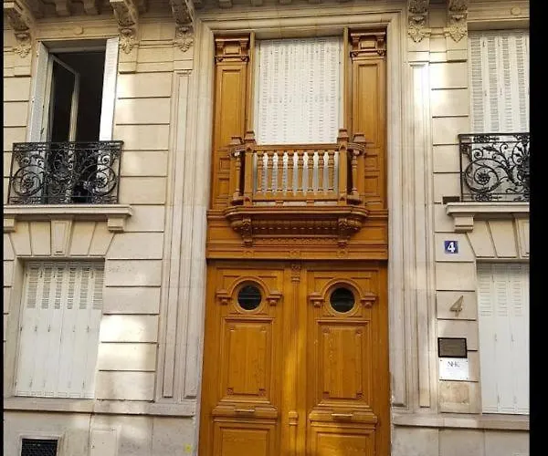 Avenue Montaigne アパート