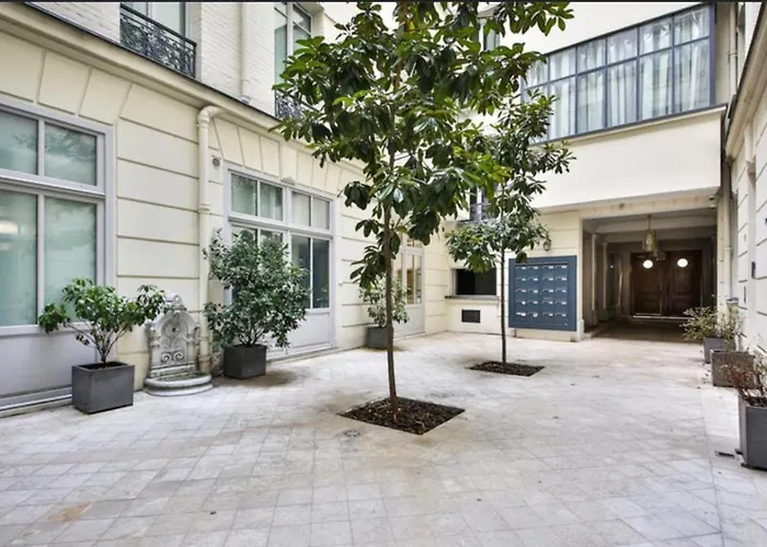 Avenue Montaigne パリ